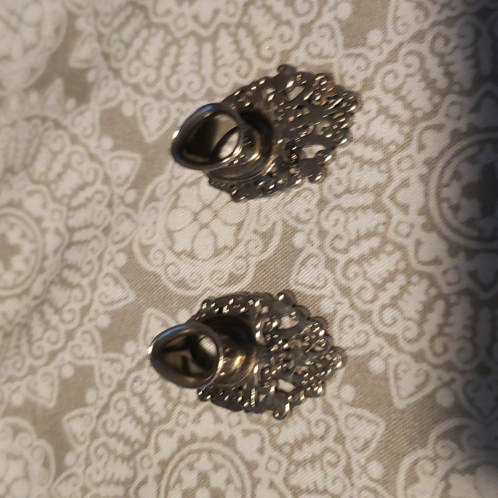 0G Earrings - Picture 2 of 3